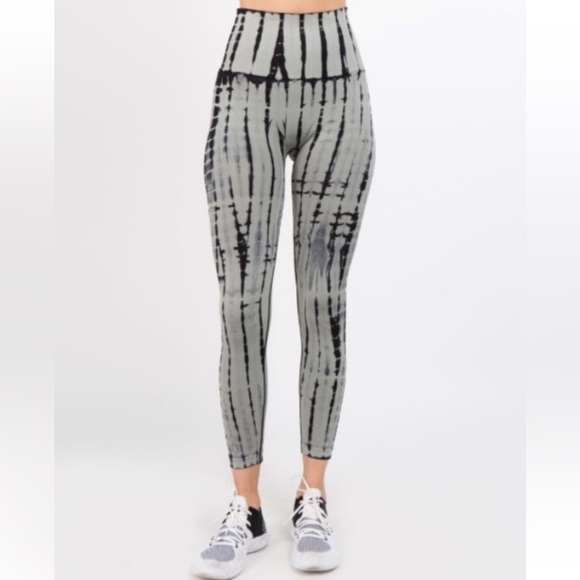 YELETE High Waist Tie Dye Leggings Medium in Sage/Navy NWT 130 - Picture 2 of 5